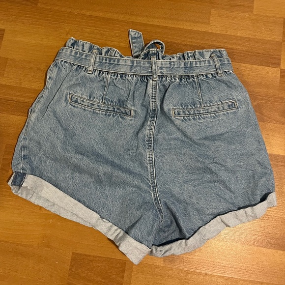 Light blue paper bag jean shorts in a size 13 from garage - Picture 2 of 4